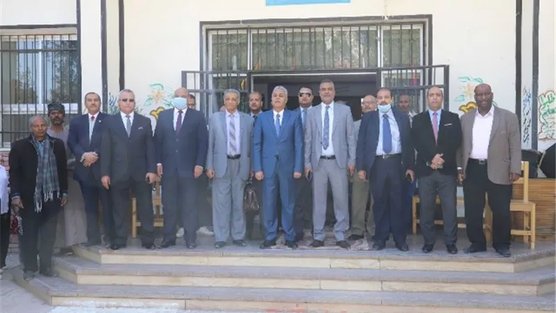 رئيس جامعة جنوب الوادى يفتتح قاعة المناقشات فى كلية التربية.. بالصور
