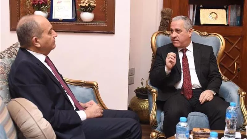 رئيس الوطنية للصحافة يناقش مع سفير الأردن تحديات الصحافة الورقية على مستوى العالم