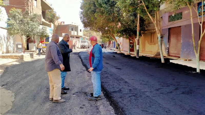 محافظ أسيوط: استكمال أعمال رصف الطرق بمركز بالبداري ضمن الخطة الاستثمارية بتكلفة 34 مليون جنيه