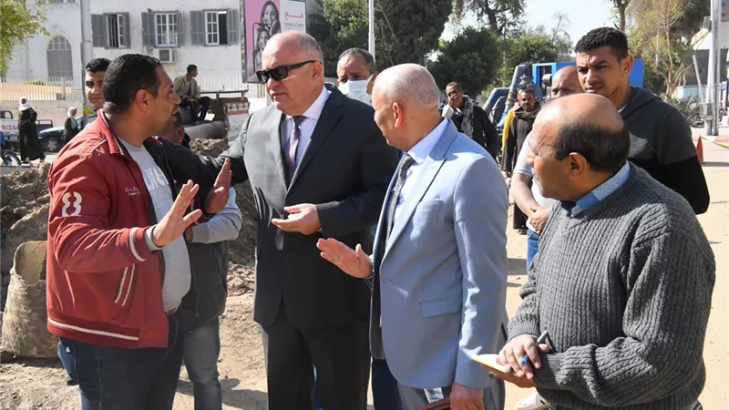 محافظ قنا يتفقد مشروع إحلال وتجديد شبكات المياه والصرف الصحى بمنطقة المنشية