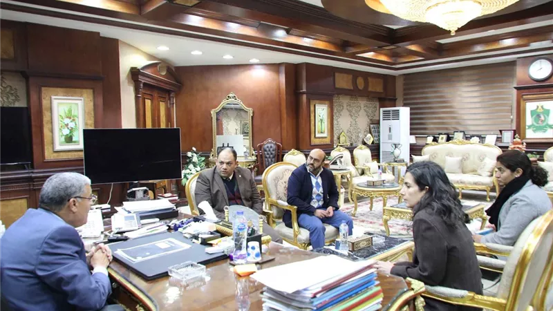 محافظ المنيا يستقبل وفد مكون التكتلات الاقتصادية ببرنامج التنمية المحلية بصعيد مصر