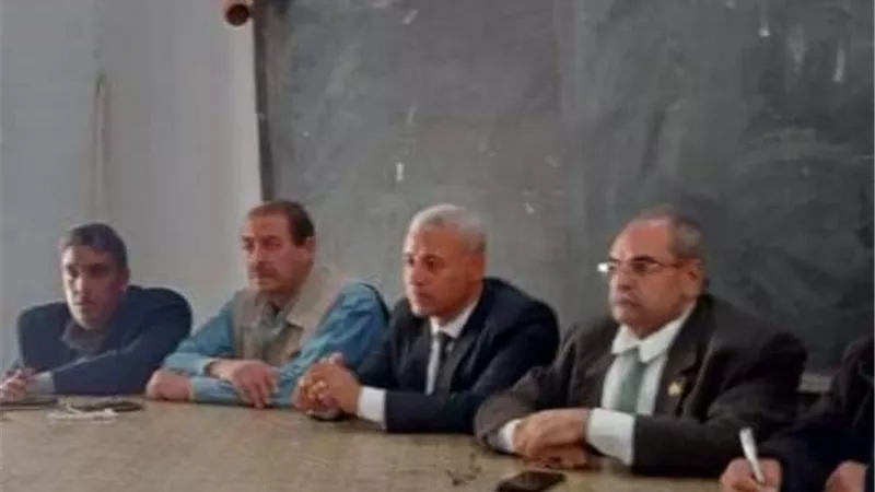وكيل زراعة بنى سويف يلتقى مهندسى الواسطى