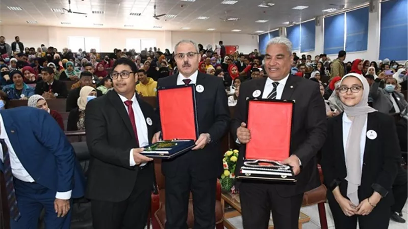 جامعة القناةتكرم ١١٢ أم لذوي الهمم بإحتفالية يوم الوفاء بكلية الآداب