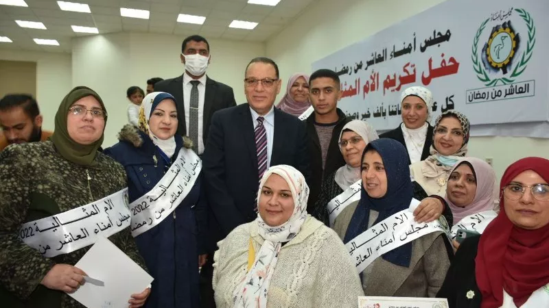 محافظ الشرقية يهدي رحلا ت عمرة للأمهات المثاليات بالعاشر..صور