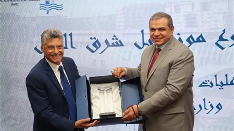تقديراً لمجهوداته.. تاج عمود