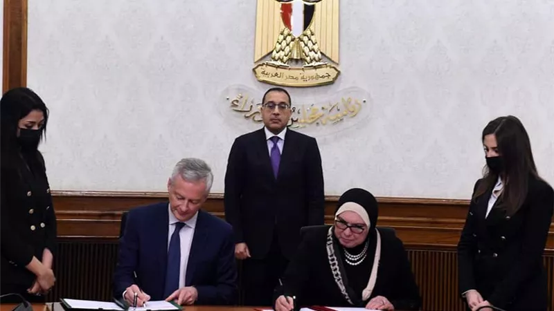 رئيس الوزراء يشهد مراسم التوقيع على إعلان نوايا مشترك لتعزيز التعاون الاقتصادي مع فرنسا