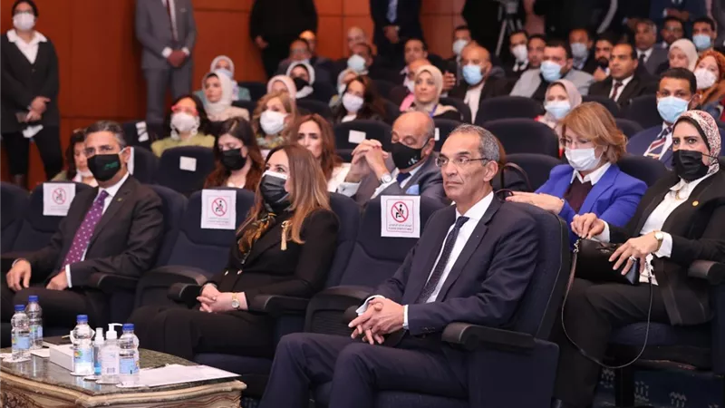 طلعت : تكنولوجيا المعلومات والاتصالات توفر للمرأة آليات العمل عن بُعد