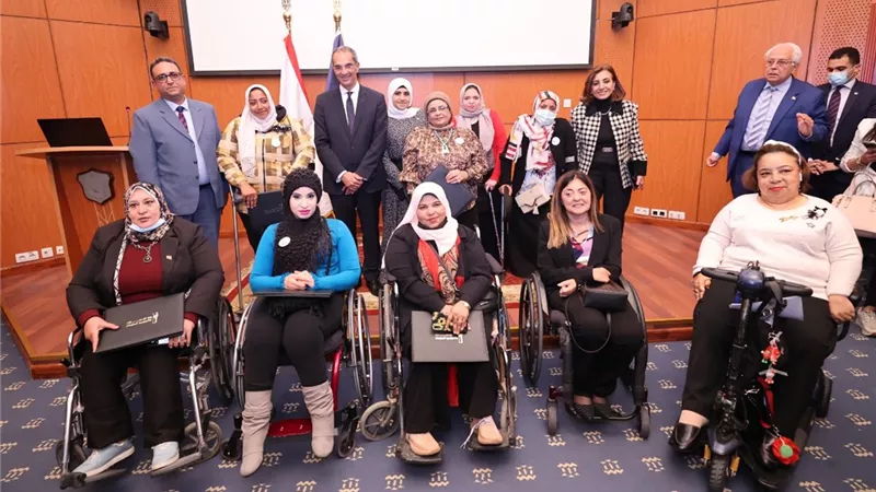 الاحتفال بتخريج أولى دفعات قدوة تك من ذوى الإعاقة..صور