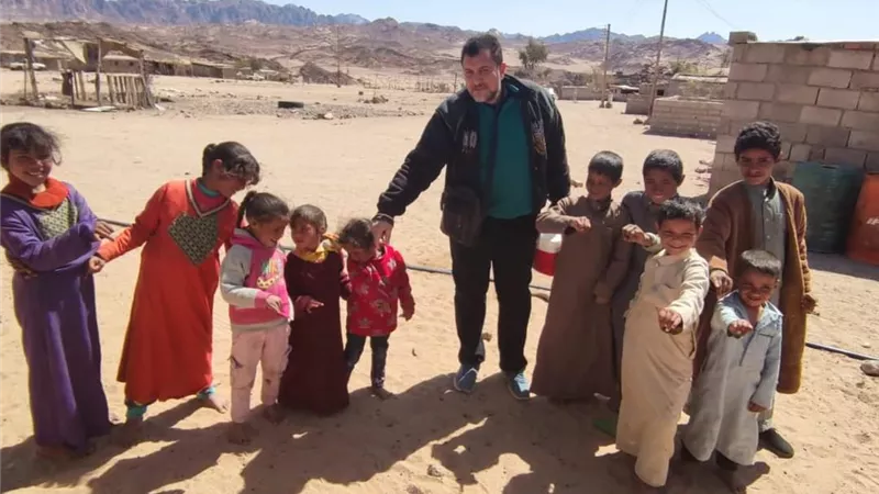رخا: يتفقد العمل بحملة التطعيم ضد مرض شلل الاطفال بمدينة دهب