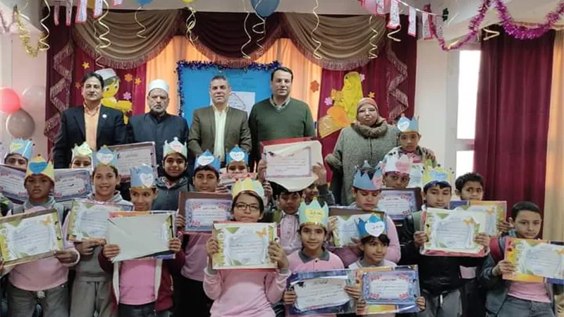 مدير تعليم العبور يشهد حفل تكريم حفظة القرآن الكريم بمدرسة للتعليم الاساسى