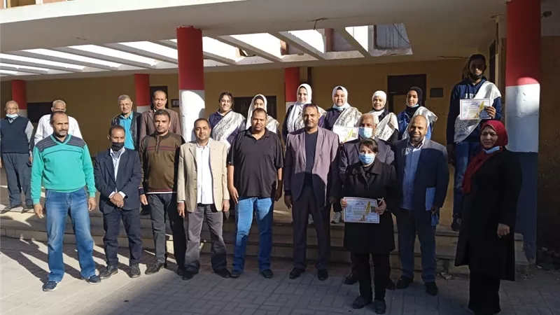 مدرسة نقادة الثانوية التجارية تحصد المركز الخامس على مستوى الجمهورية في مسابقة الإذاعة الحية