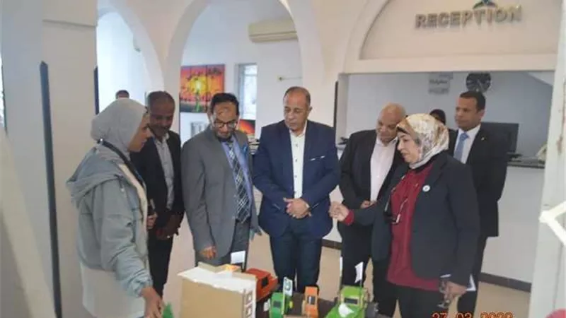 رئيس مدينة القصير يحتفل مع أطفال مركز دولفين باليوم العالمى للتوحد.. بالصور