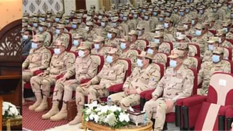 وزير الدفاع يتفقد عدداً من الأنشطة التدريبية ويلتقى بمقاتلى الجيش الثالث الميدانى والمنطقة المركزية العسكرية