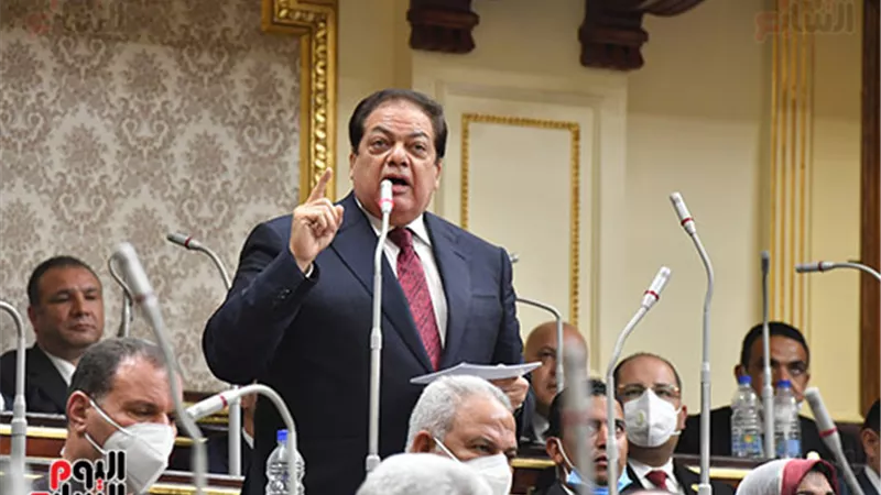 أبو العينين: نحن أمام أزمة مركبة أثرت على العالم كله نتيجة التضخم