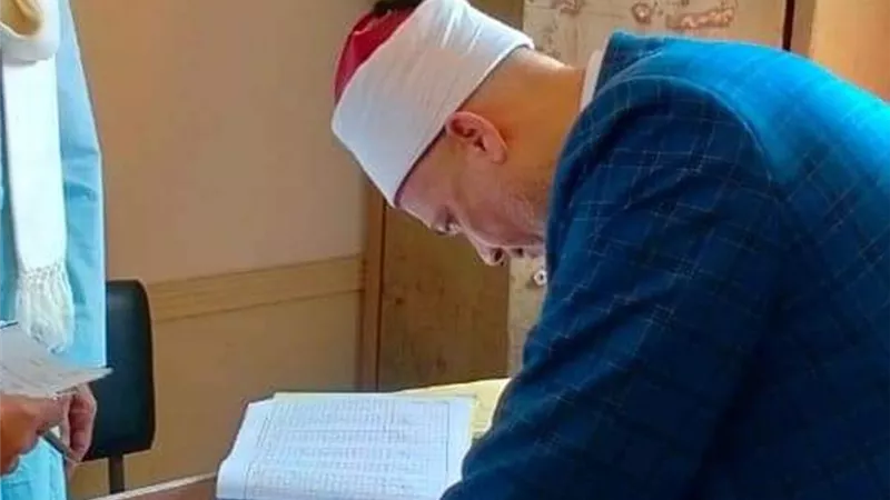 جامعة أسيوط تمنح مرتبة الشرف الاولى لوكيل وزارة الاوقاف باسيوط
