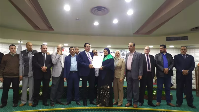 نقابة النسيج تكرم الامهات المثاليات