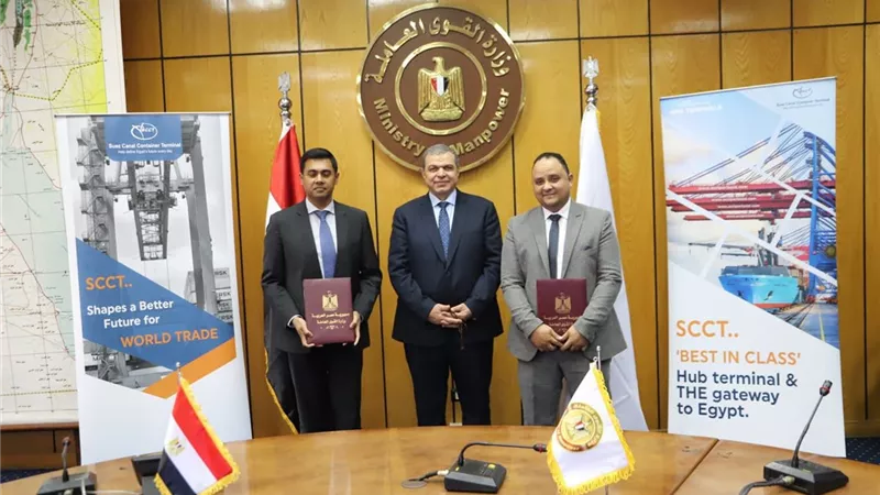 سعفان يشهد توقيع اتفاقية عمل جماعية تحقق مزايا أفضل للعاملين بـ