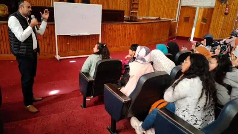طب بشري سوهاج تنظم دورة تدريبية عن قراءة رسم القلب لطلاب الامتياز