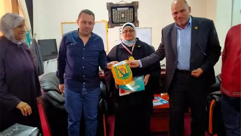 نقابة المهن التعليمية بجنوب سيناء تكرم مدير ادارة التغذية بمديرية الصحة بالمحافظة