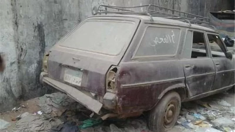 متروكة ومتهالكة.. رفع 86 سيارة من الشوارع