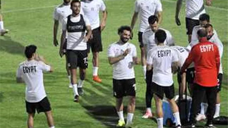 تفاصيل جلسات محمد صلاح مع نجوم المنتخب قبل موقعة داكار