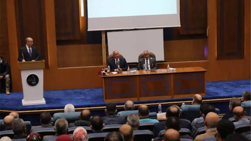 وزير النقل يزور ميناء الإسكندرية لمتابعة معدلات تنفيذ المشروعات الجاري تنفيذها