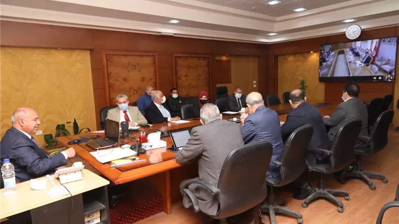 وزير النقل يبحث مع نظيره التونسي تدعيم التعاون بين البلدين عبر تقنية الفيديو كونفرانس