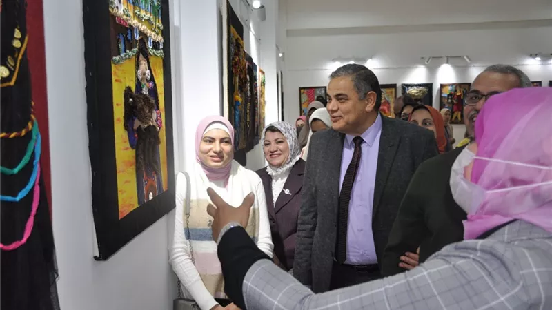 رئيس جامعة كفر الشيخ يفتتح معرضان لطلاب 