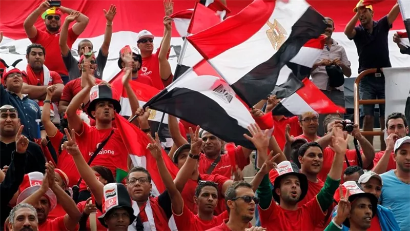 الجماهير المصرية تشعل أجواء مباراة مصر والسنغال 