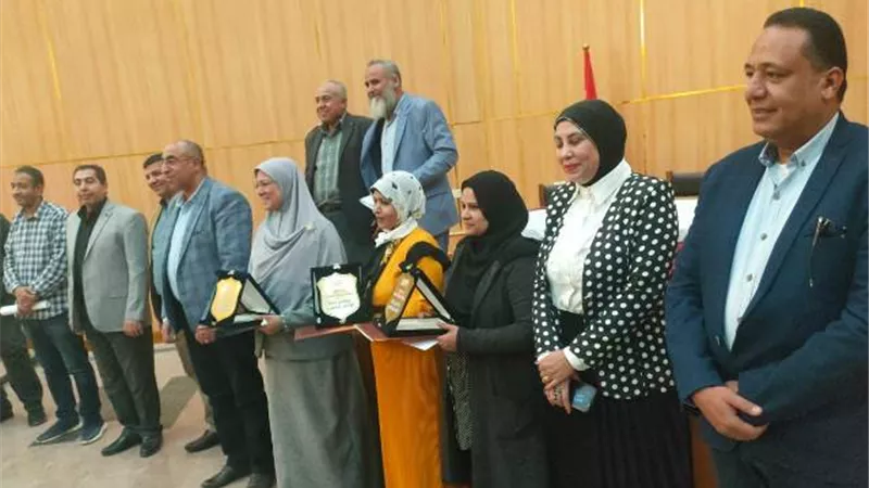 جهاز سوهاج الجديدة يكرم الأمهات المثاليات على مستوى أحياء المدينة.. بالصور والأسماء
