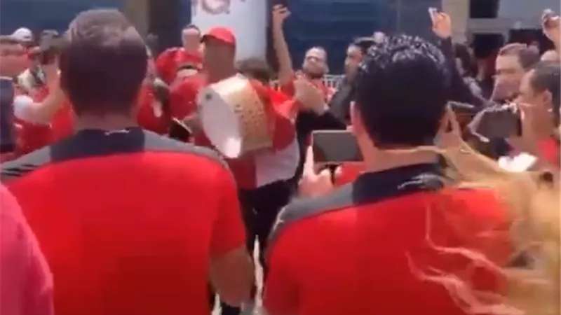 يمين شمال هنروح المونديال .. جماهير الفراعنة تشعل ملعب مباراة السنغال