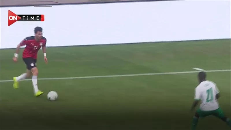 شاهد .. مافعله زيزو فور نزوله ملعب مباراة مصر والسنغال