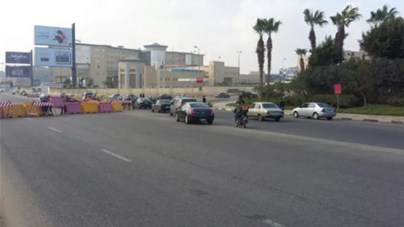تحويلات مرورية لتنفيذ أعمال ميول بطريق محور التسعين الجنوبى