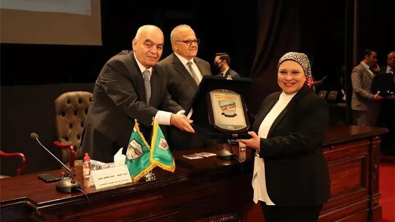 قضايا الدولة وجامعة القاهرة تُكرمان المديرة العامة لمنظمة المرأة العربية