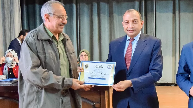 مجلس جامعة بنى سويف يكرم أعضاء الجهاز الإداري