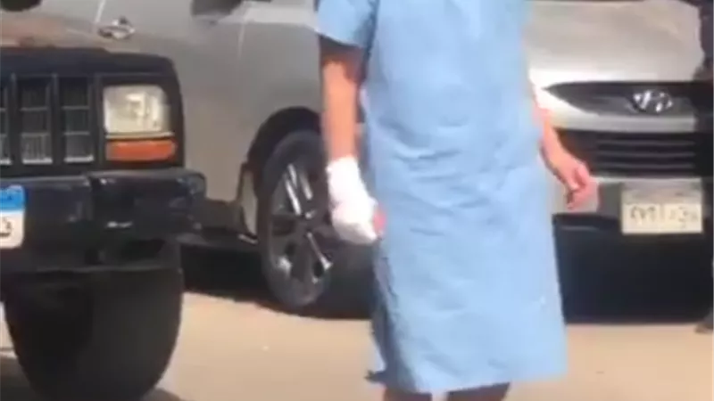 يهرول حافي القدمين.. شاهد جراءة محمد إمام بشوارع وسط البلد خلال تصوير 