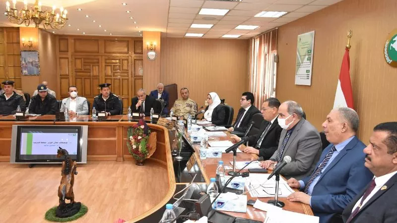 محافظ الشرقية يُشدد على تكثيف الحملات التفتيشية على الأسواق للتأكد من توافر السلع