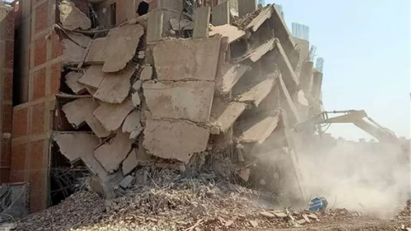 ازاله العقارات المتعارضه مع مشروع ربط مسار محور الفريق كمال عامر بالطريق الدائري