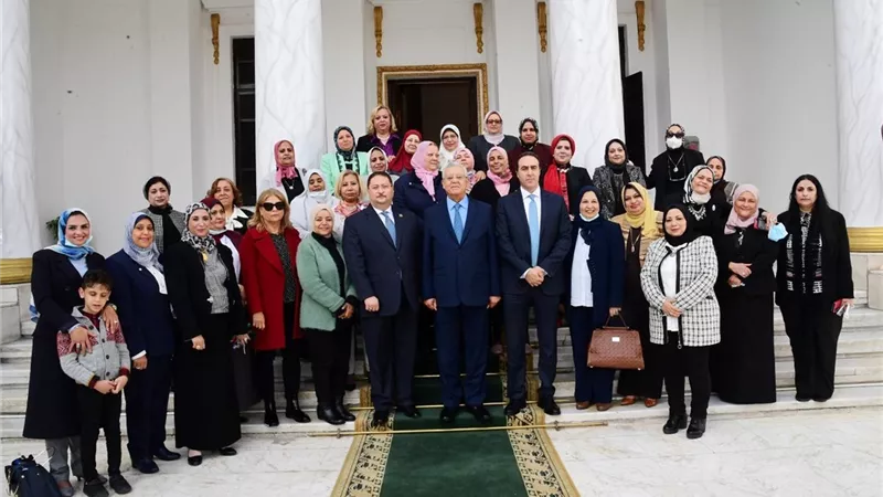 رئيس البرلمان يلتقي عدداً من السيدات بالأمانة العامة للتهنئة بعيد الأم