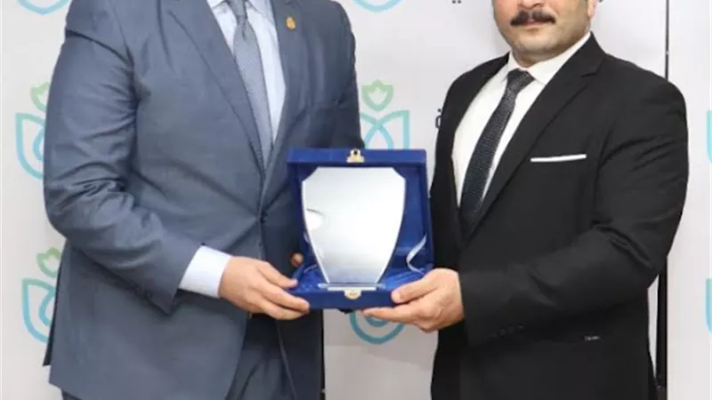 الرعاية الصحية يكرم مدير مستشفى الحياة بورفؤاد