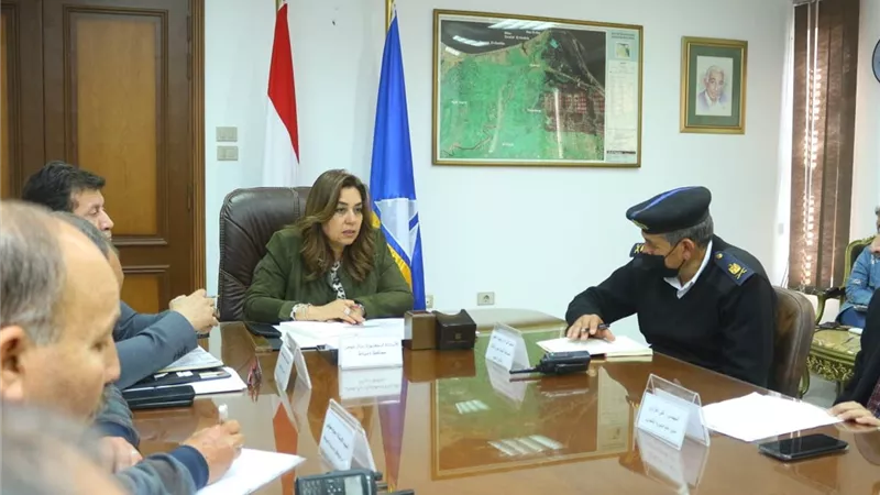 محافظ دمياط تتابع الإستعدادات لموسم حصاد القمح وتهدد بالحرمان من الأسمدة للممتنعين عن التوريد