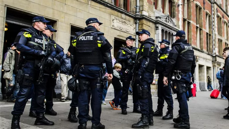 مقتل شخصين في إطلاق نار بأحد فروع 