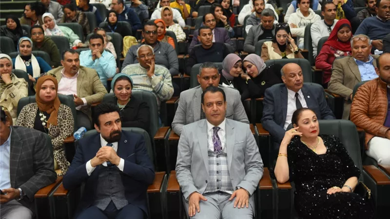 جامعة أسيوط تُعلن عن فوز كلية الخدمة الاجتماعية بأوسكار أفضل عرض مسرحى