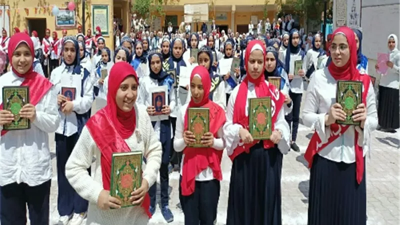مدرسة الشهيد سعيد عبدالوهاب الاعدادية تكرم الطالبات الحافظات لكتاب الله.. صور