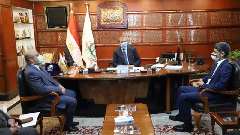 وزير القوى العاملة يبحث مع القنصل السعودي التنسيق لسفر العمالة المصرية لموسمي رمضان والحج
