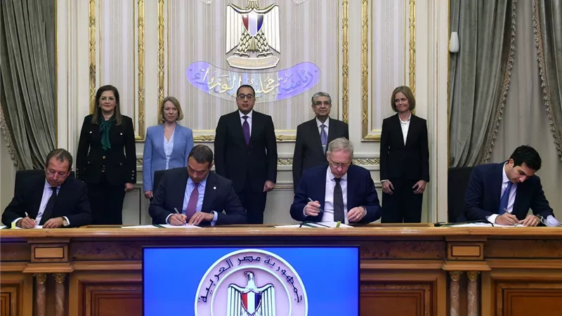 رئيس الوزراء يشهد توقيع اتفاق للتعاون في مشروعات الطاقة المتجددة والهيدروجين الأخضر فى دول افريقيا