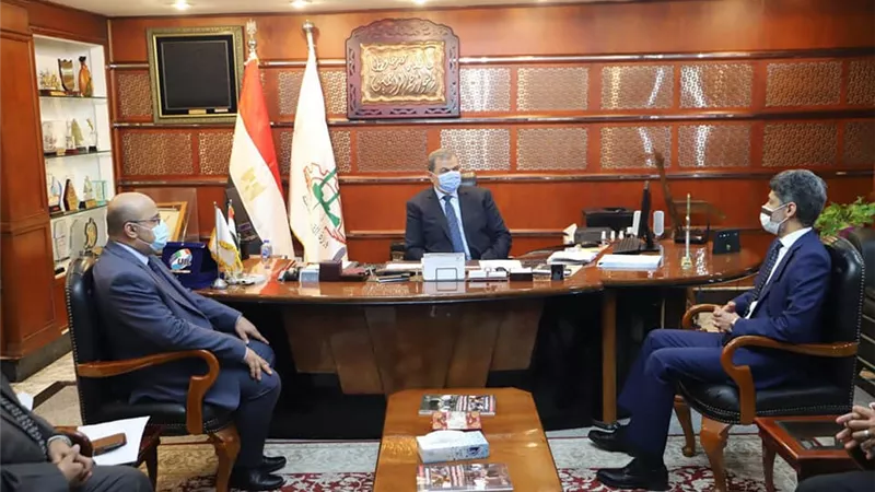 سعفان يبحث مع القنصل السعودي التنسيق لسفر العمالة المصرية لموسمي رمضان والحج