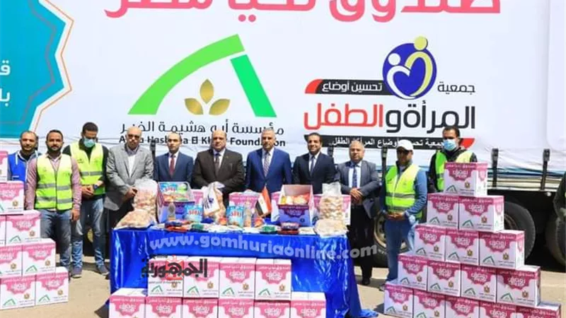 محافظ سوهاج يستقبل قافلة صندوق 