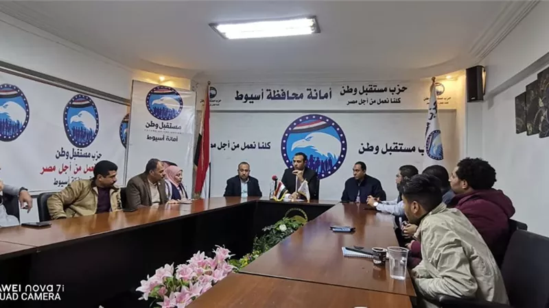 شباب مستقبل وطن أسيوط يقدمون وجبات إفطار ودورات رمضانية