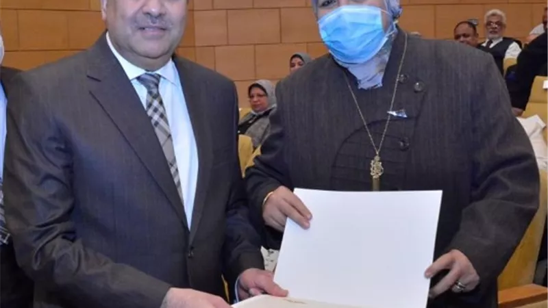وزير الطيران المدنى يكرم الأمهات المثاليات في احتفالية عيد الأم